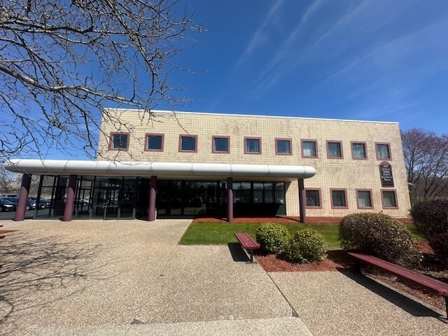 More Photos Of 490 Boston Post Rd, Sudbury Medical For Lease