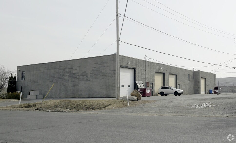 More Photos Of 1420 Rue de Coulomb, Boucherville Warehouse For Lease