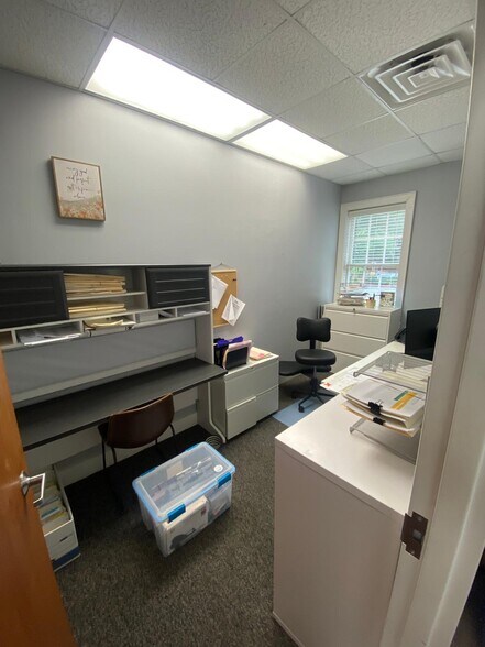 More Photos Of 200 N Harbor Pl, Davidson Storefront Retail Office For Lease