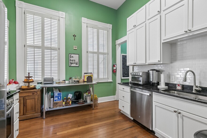 More Photos Of 2727 Saint Charles Ave, New Orleans General Retail For Sale