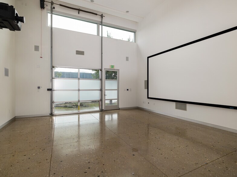 More Photos Of 215-237 California St, El Segundo Loft Creative Space For Lease