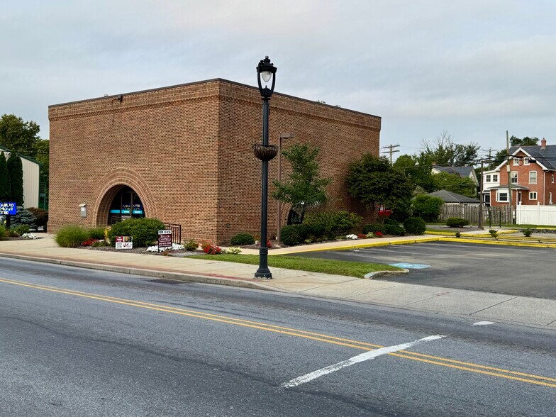 Primary Photo Of 126 S 3rd St, Oxford Office For Lease