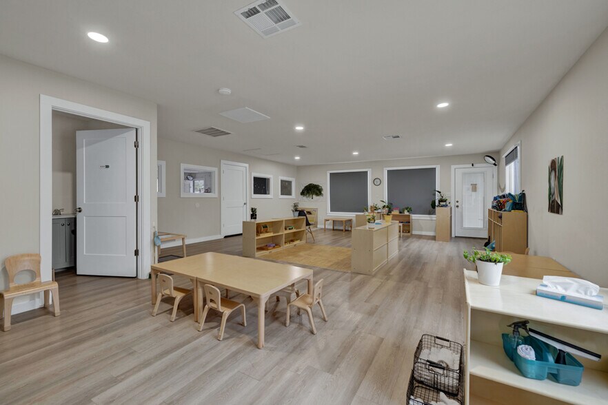 More Photos Of 715 W Hopkins St, San Marcos Daycare Center For Sale