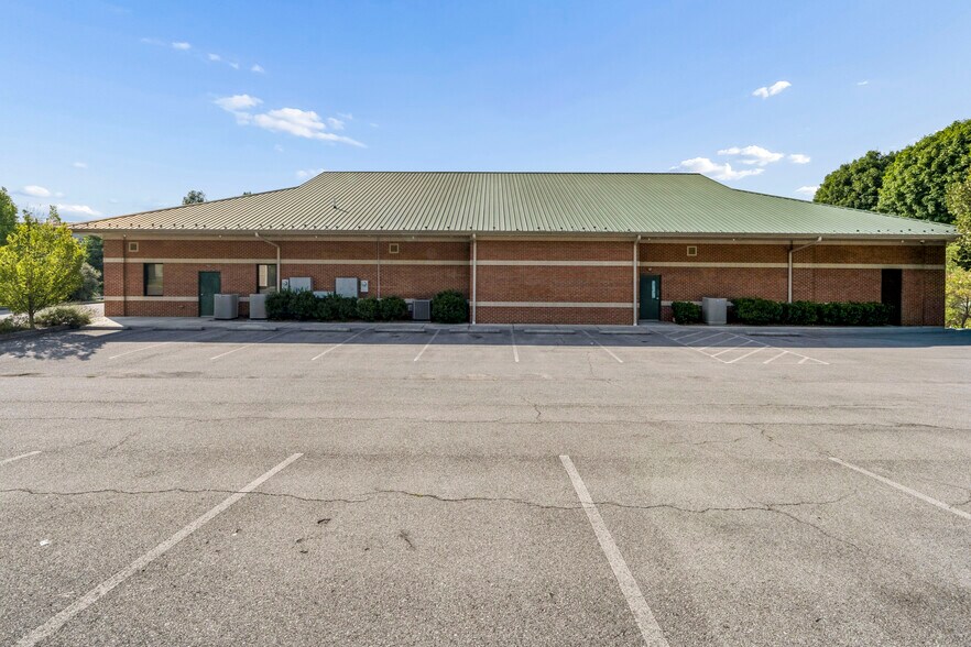 More Photos Of 26208 Lee Hwy, Abingdon Medical For Lease