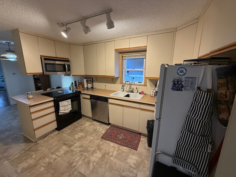 More Photos Of , Madison Heights Unknown For Sale