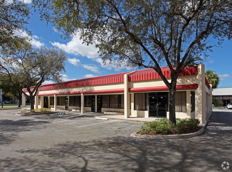 More Photos Of 933-1007 W Commercial Blvd, Fort Lauderdale Unknown For Lease