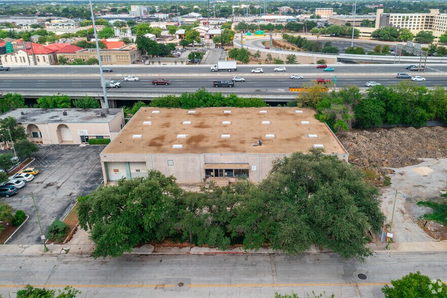 More Photos Of 523 Urban Loop, San Antonio Warehouse For Lease