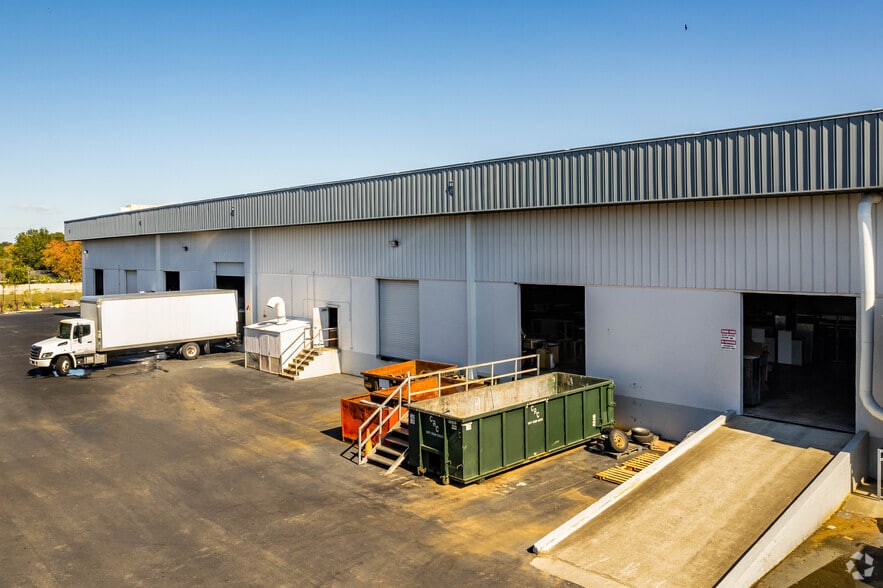 More Photos Of 3320 Vineland Rd, Orlando Unknown For Lease