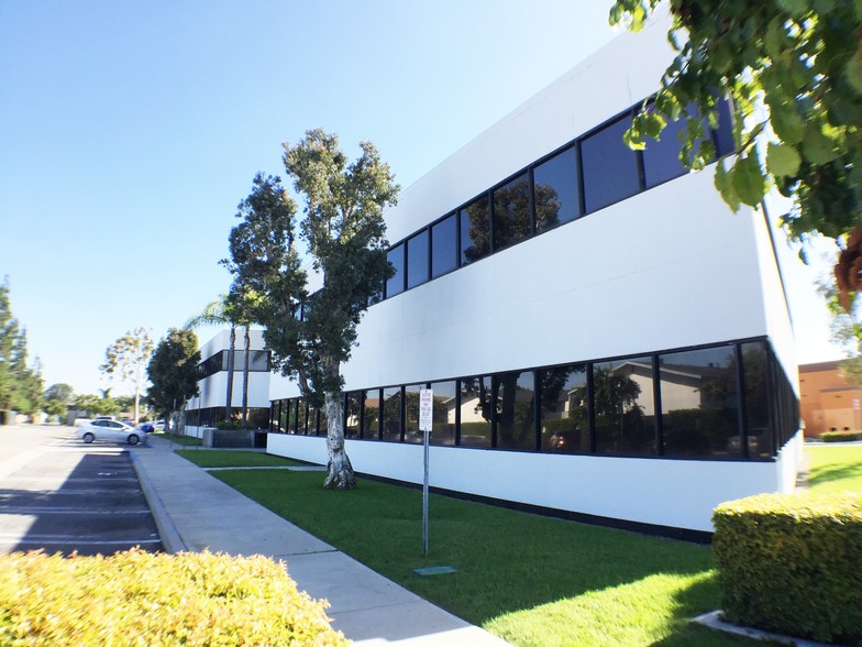 Primary Photo Of 1520 Nutmeg Pl, Costa Mesa Medical For Lease