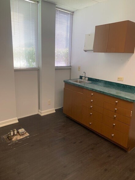 More Photos Of 2051 45th St, West Palm Beach Unknown For Lease