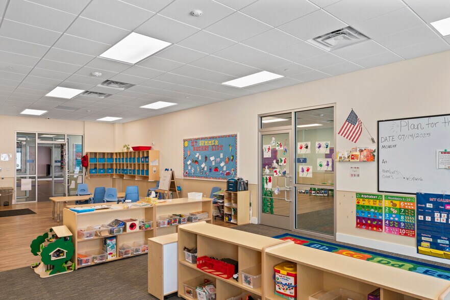 More Photos Of 42525 Tall Cedars Pkwy, Chantilly Schools For Lease