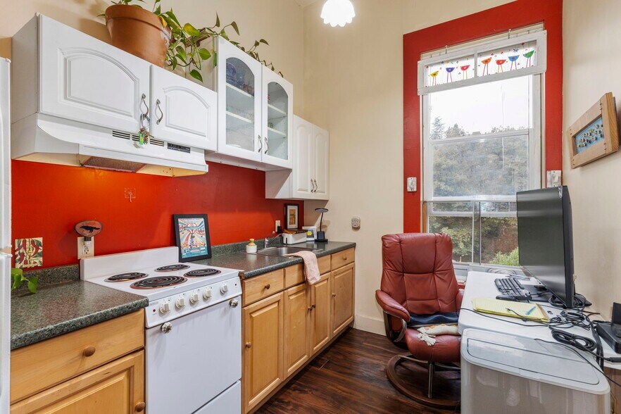 More Photos Of 936 Water St, Port Townsend Storefront Retail Residential For Sale