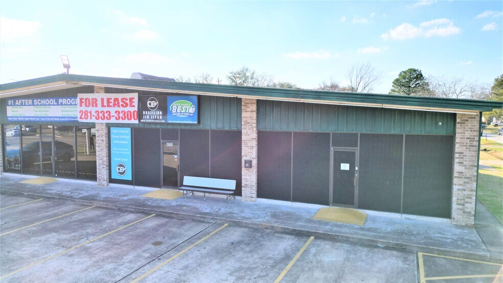 More Photos Of 4502 Center St, Deer Park Freestanding For Lease