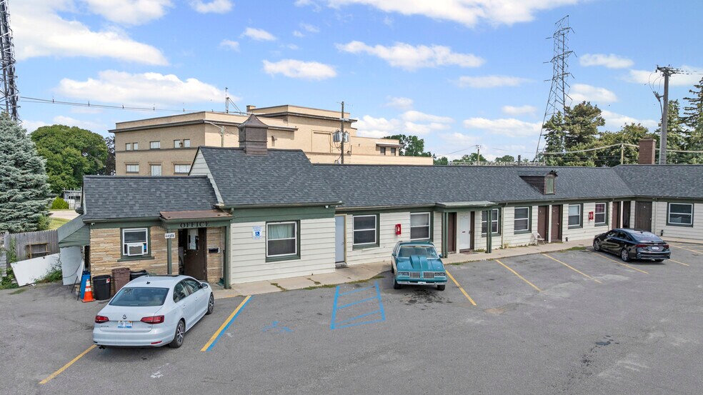 More Photos Of 44784 Woodward Ave, Pontiac Hotel For Sale