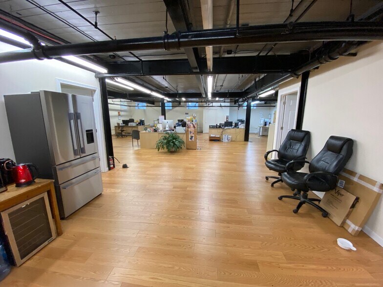 More Photos Of 100 Felton St, Waltham Light Distribution For Sale