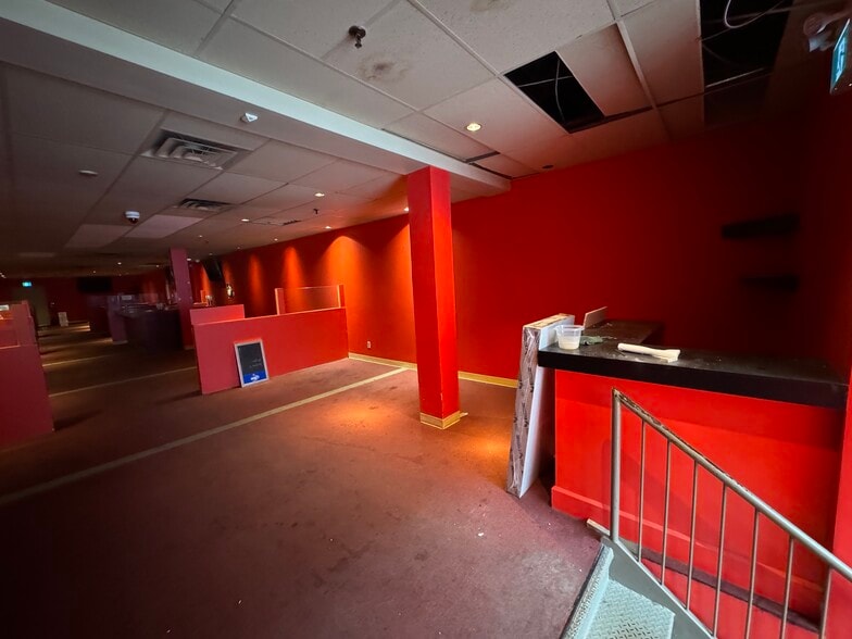 More Photos Of 1055 Boul Saint-Laurent, Montréal General Retail For Lease