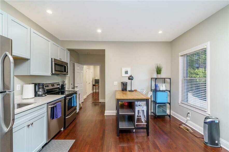 More Photos Of 604 Glen Iris Dr NE, Atlanta Office Residential For Sale