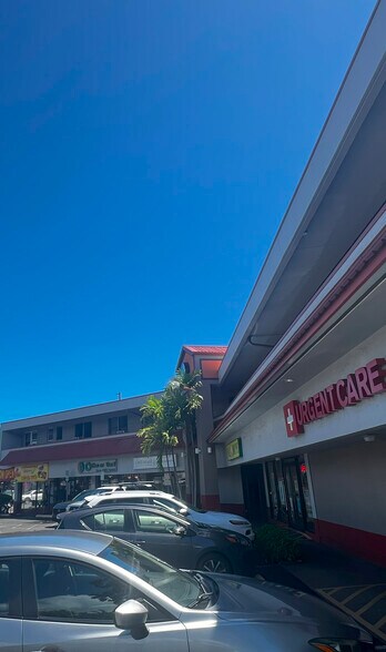 More Photos Of 656 Kailua Rd, Kailua General Retail For Lease