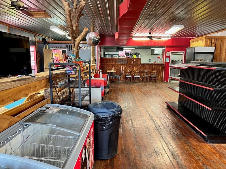 More Photos Of 5661 County Road 114, Brundidge General Retail For Sale