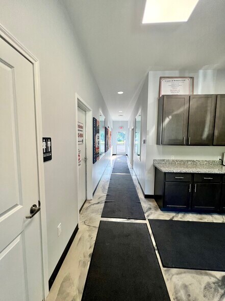 More Photos Of 1308 N Frazier St, Conroe Service For Sale