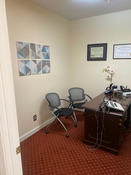 More Photos Of 804 Newtown Rd, Virginia Beach Office For Lease
