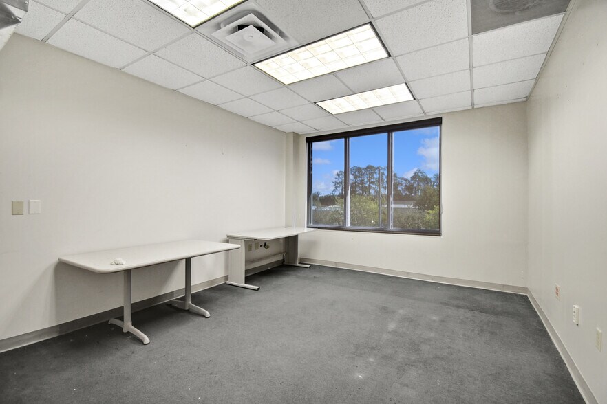 More Photos Of 9512 Sunbeam Center Dr, Jacksonville Office For Lease