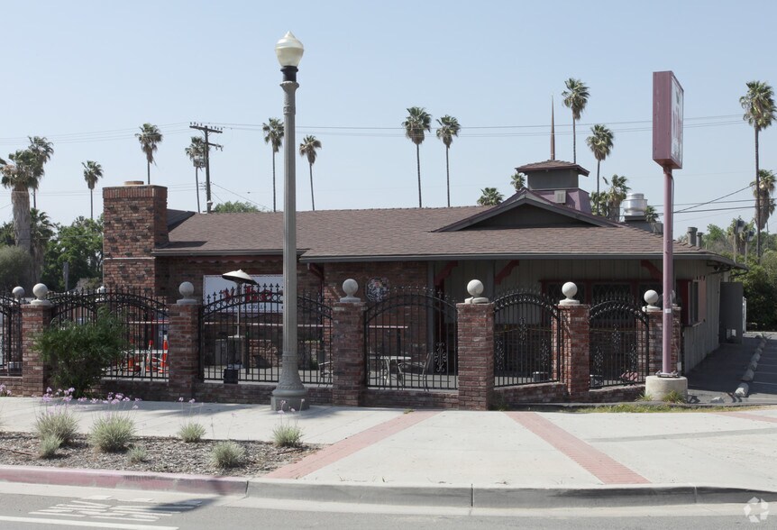 Primary Photo Of 1805 University Ave, Riverside Restaurant For Sale