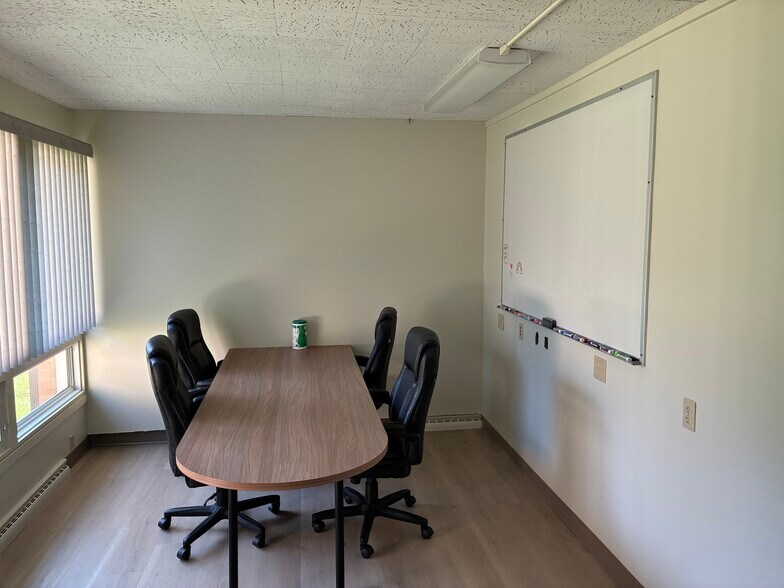More Photos Of 936 Church Ave, Saint Charles Office For Sale