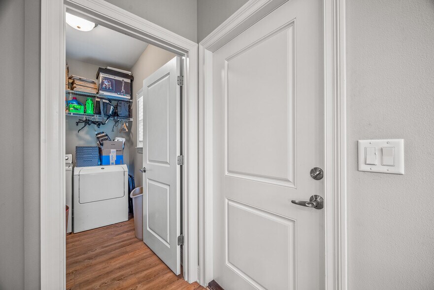 More Photos Of 10351 Chemstrand Rd, Pensacola Office For Sale