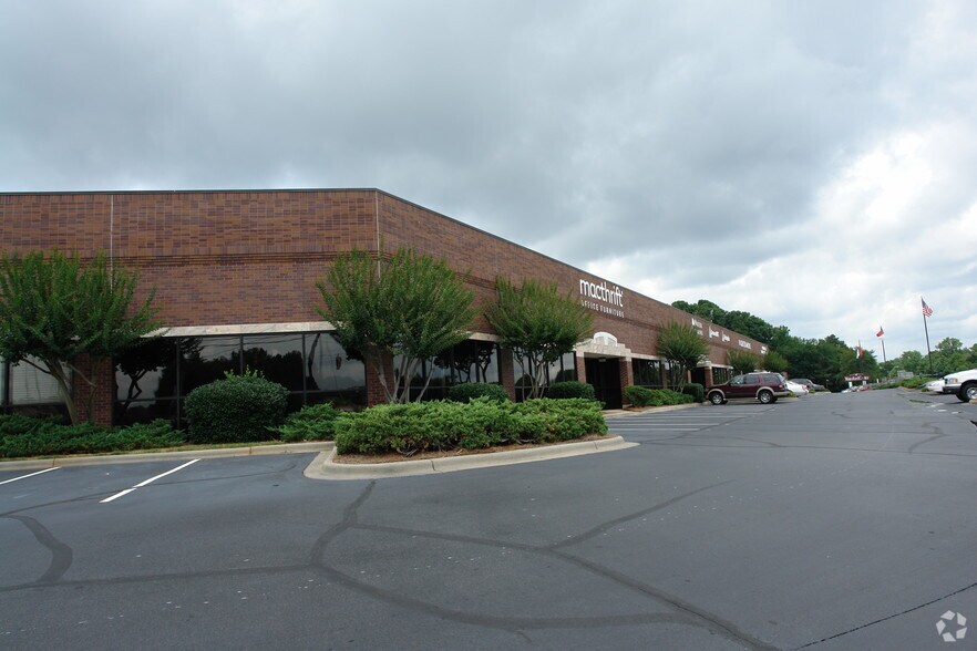 More Photos Of 800 Clanton Rd, Charlotte Showroom For Lease
