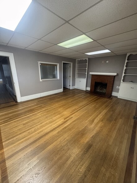 More Photos Of 1421 N Limestone St, Gaffney Office For Sale