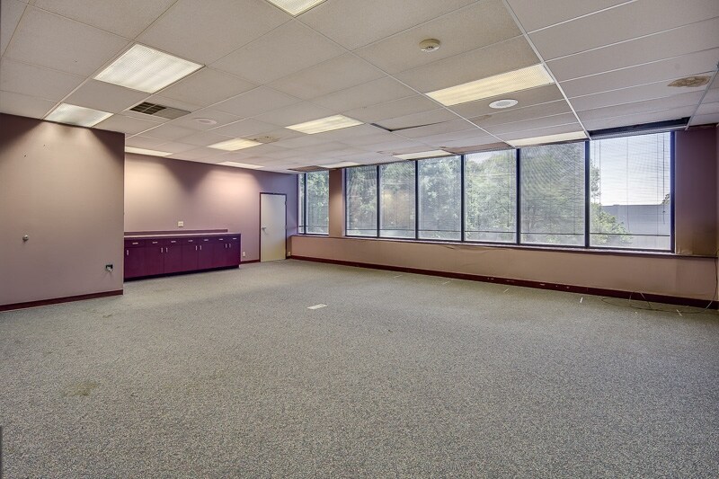 More Photos Of 3796 Lamar Ave, Memphis Office For Sale
