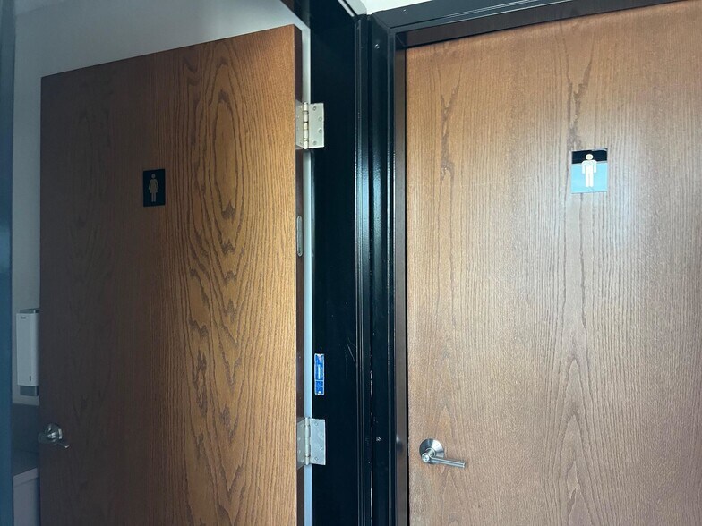 More Photos Of 9094 Young Rd, Chilliwack Office For Sale