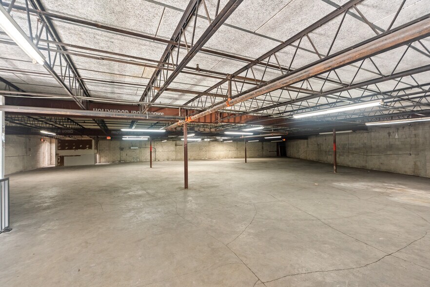 More Photos Of 7361-7391 NW 78th St, Medley Warehouse For Lease