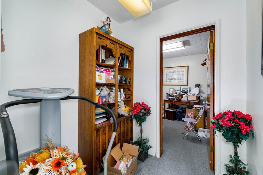 More Photos Of 95 W Sierra Madre Blvd, Sierra Madre Medical For Sale