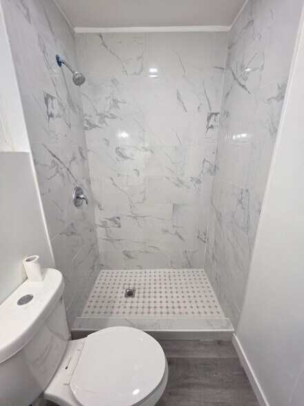 More Photos Of 635 W 51st St, Los Angeles Multifamily For Sale