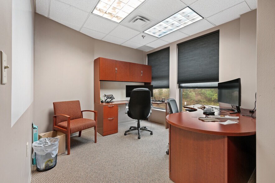 More Photos Of 5000 Stonewood Dr, Wexford Medical For Lease