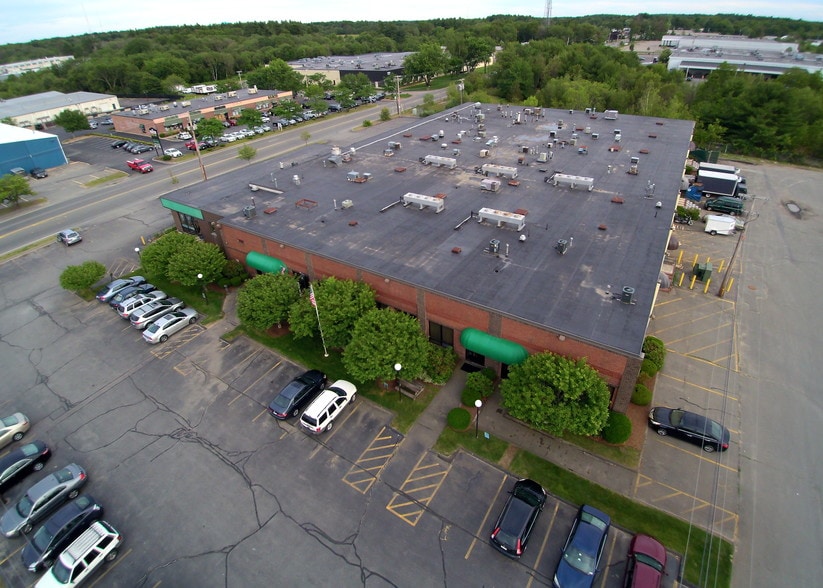 More Photos Of 1041 Pearl St, Brockton Showroom For Lease