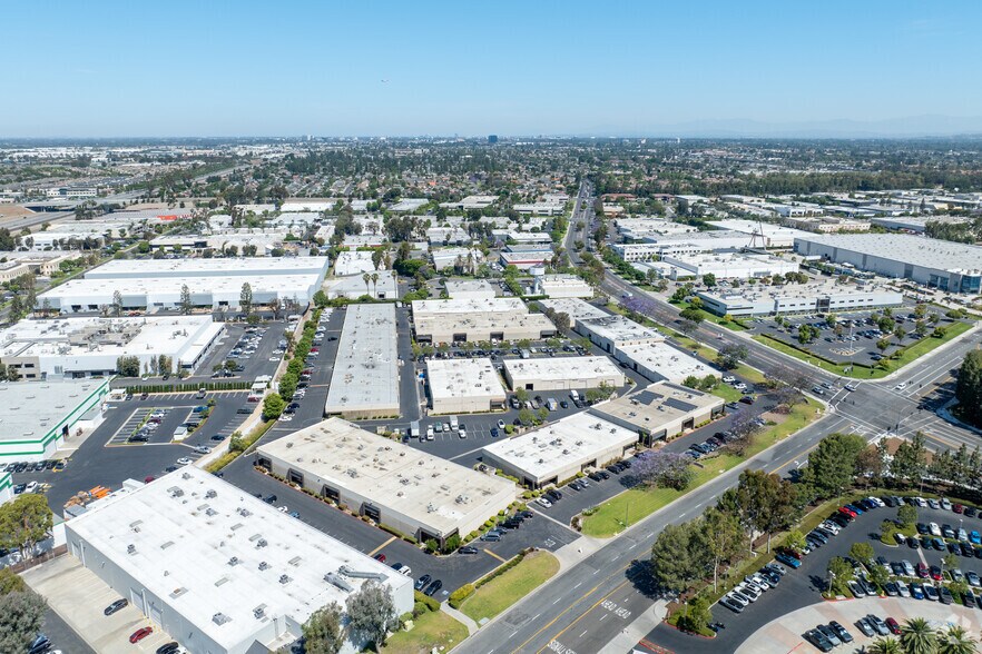 More Photos Of 2862 Walnut Ave, Tustin Flex For Lease