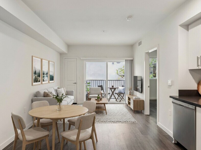 More Photos Of 10555 Bloomfield St, Toluca Lake Apartments For Sale