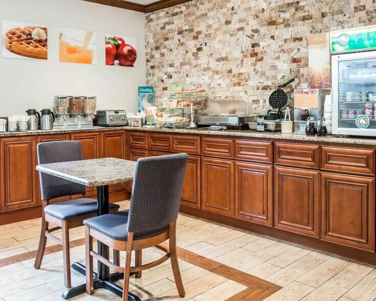 More Photos Of 26111 Telegraph Rd, Southfield Hotel For Sale