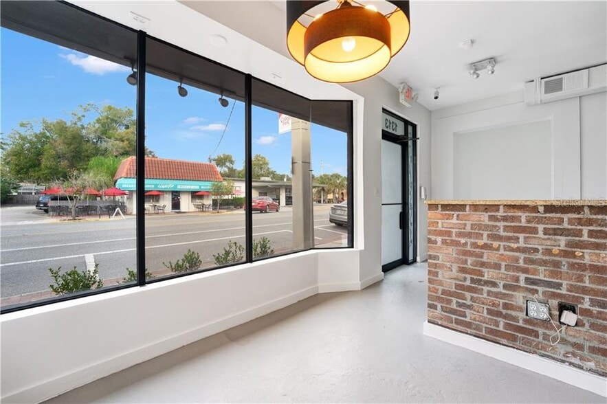 More Photos Of 1313 Edgewater Dr, Orlando Storefront For Lease