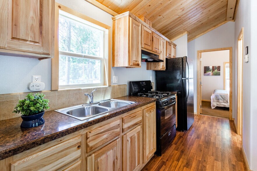 More Photos Of 500 Dodge Ridge Rd, Pinecrest Hotel For Sale