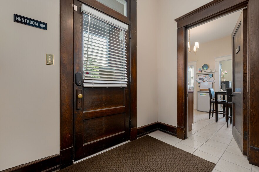 More Photos Of 114 E Unaka Ave, Johnson City Office Residential For Sale