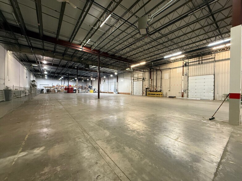 More Photos Of 250 South Rd, Enfield Manufacturing For Lease