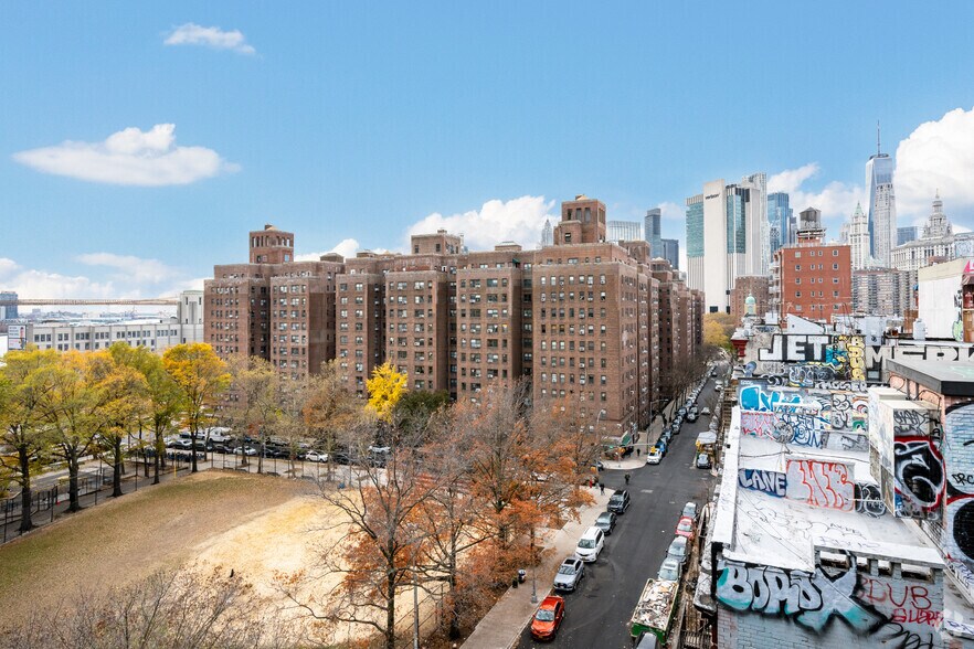 More Photos Of 2 Monroe St, New York Apartments For Lease