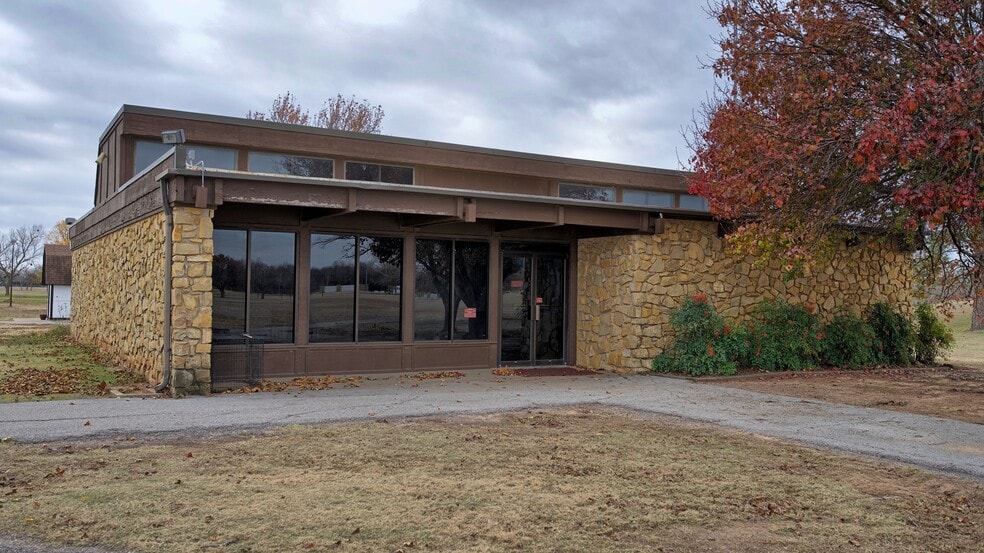 More Photos Of 400 W Martin Luther King Blvd, Duncan Sports And Entertainment For Sale