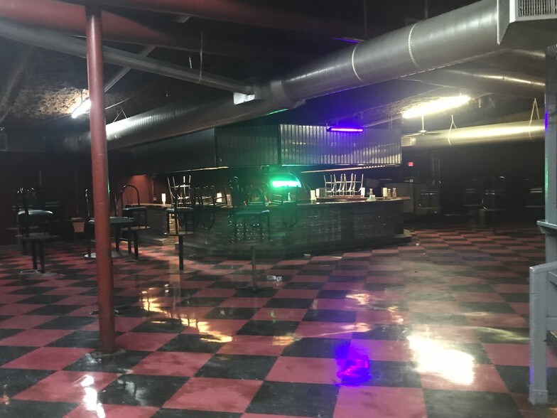 More Photos Of 108 W Birch St, Russellville Freestanding For Sale