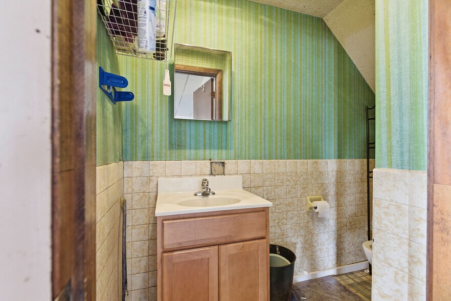 More Photos Of 15 W 1st St S, Fulton Freestanding For Sale