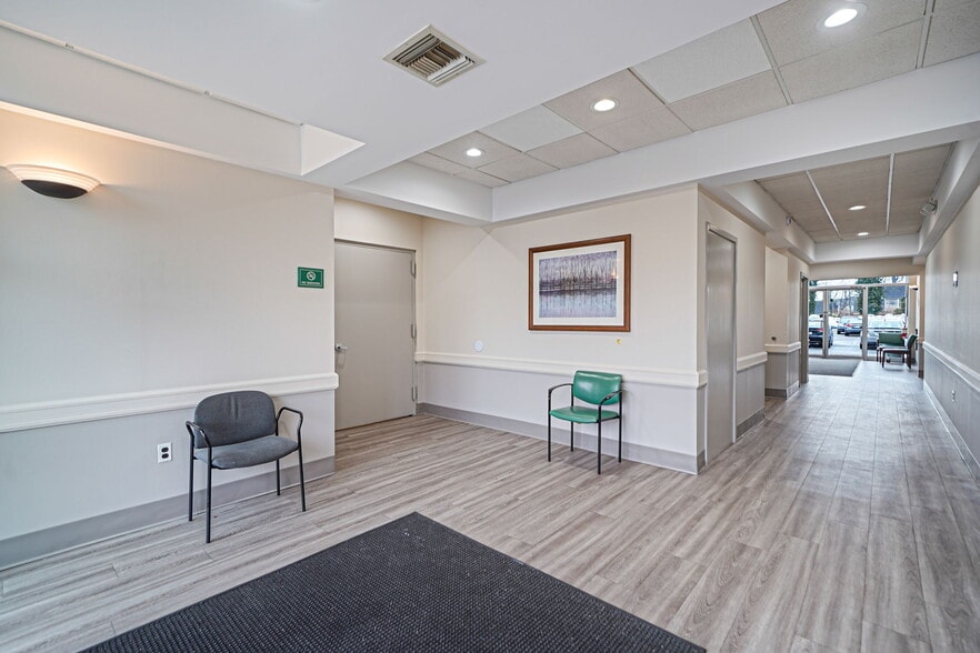 More Photos Of 180 E Main St, Bay Shore Medical For Sale